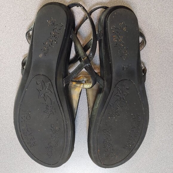 Kenneth Cole T Strap Sandals - Picture 2 of 7